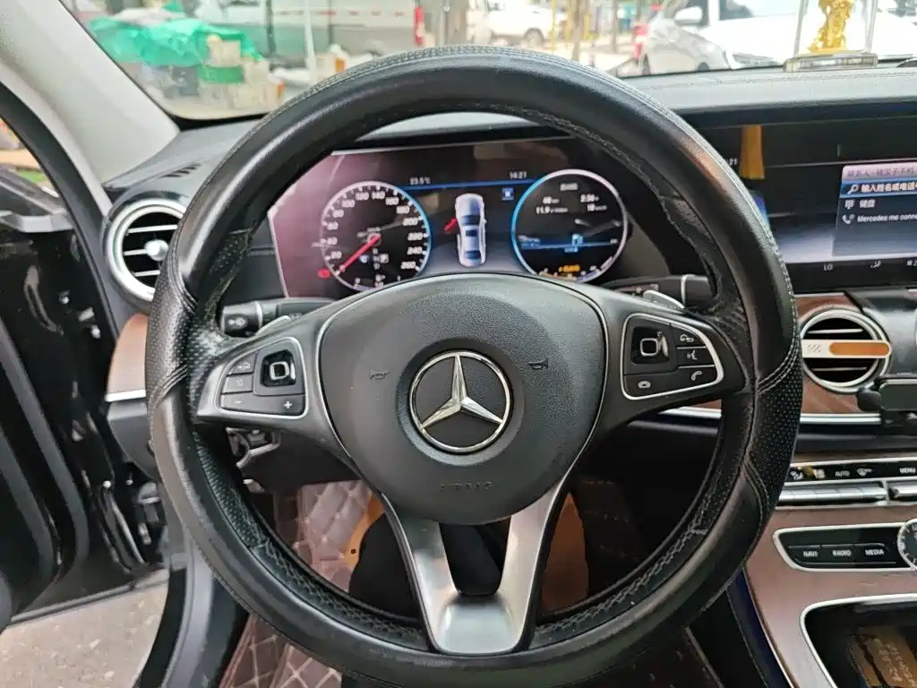 Mercedes-Benz E-Class — миниатюра 7
