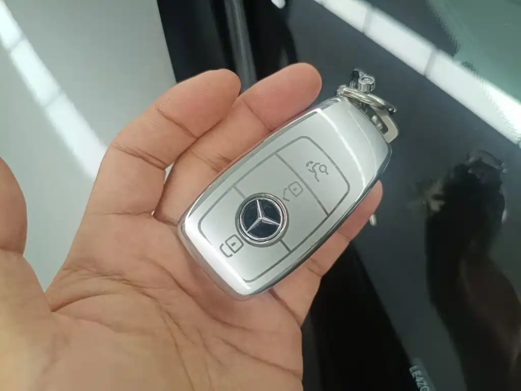 Mercedes-Benz E-Class — миниатюра 9