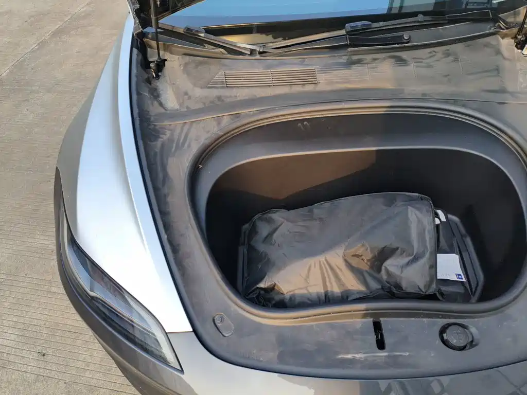 Tesla Model 3 — миниатюра 21