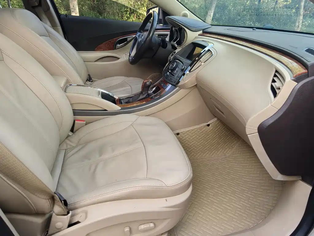 Buick LaCrosse — миниатюра 10