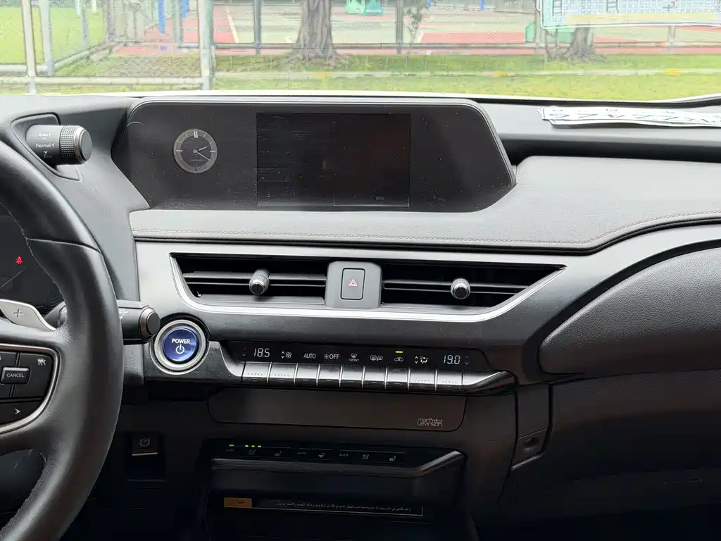 Lexus UX New Energy — миниатюра 12