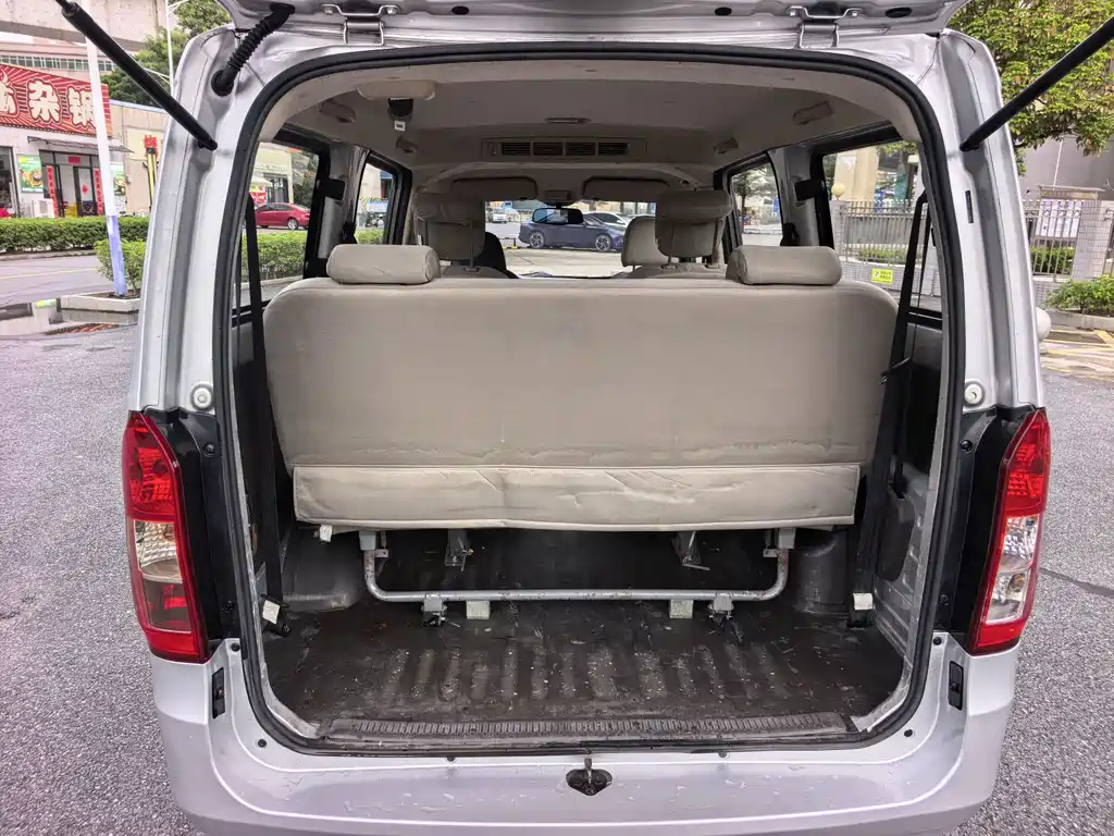 Wuling Rongguang V — миниатюра 7