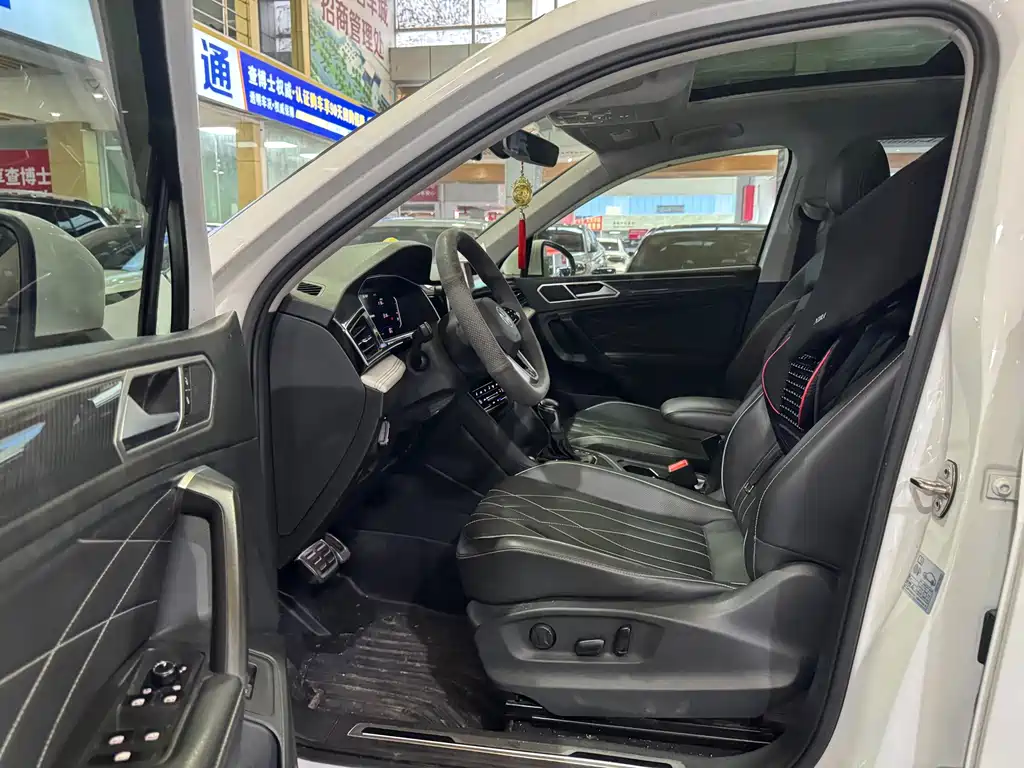 Volkswagen Tiguan L — миниатюра 7