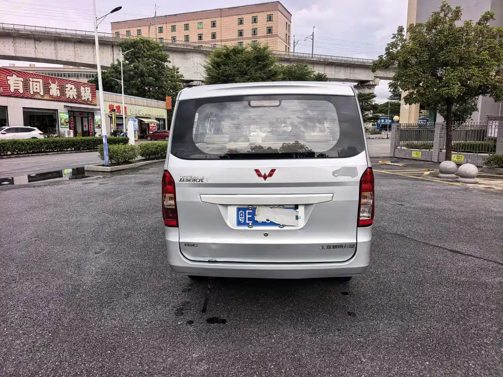 Wuling Rongguang V — миниатюра 5