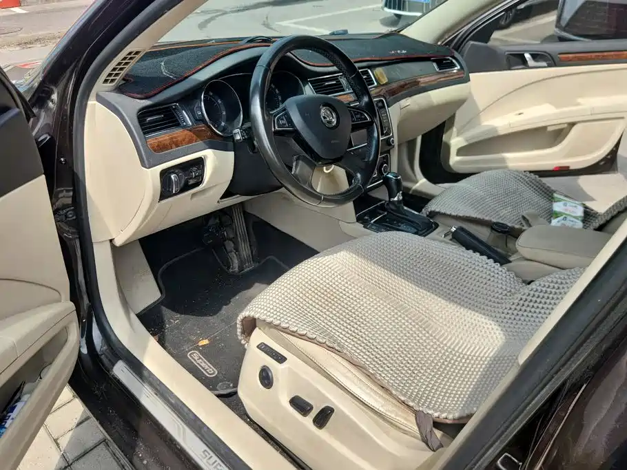 Skoda Superb — миниатюра 9
