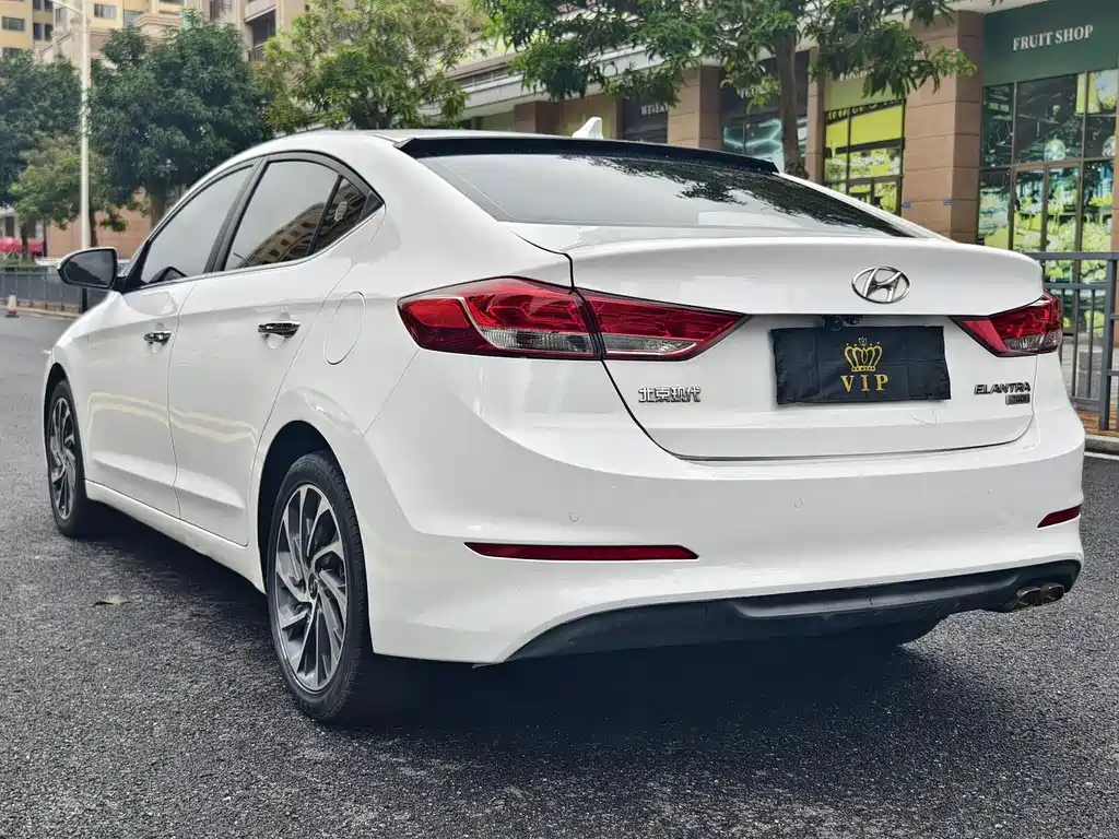 Hyundai Elantra — миниатюра 21