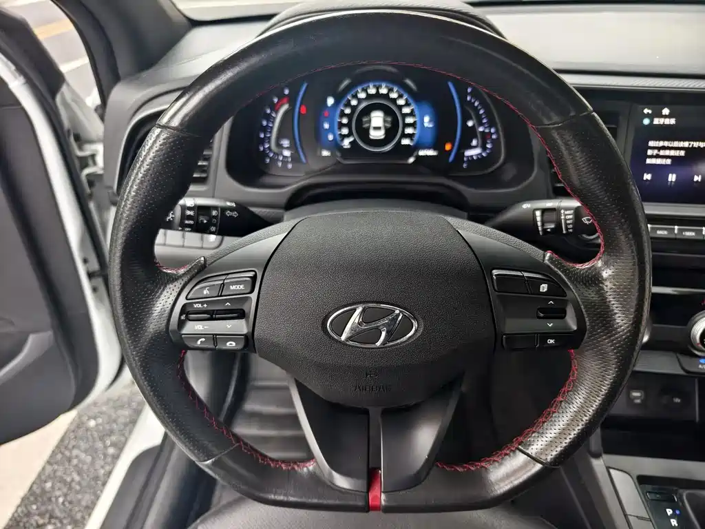Hyundai Elantra — миниатюра 8