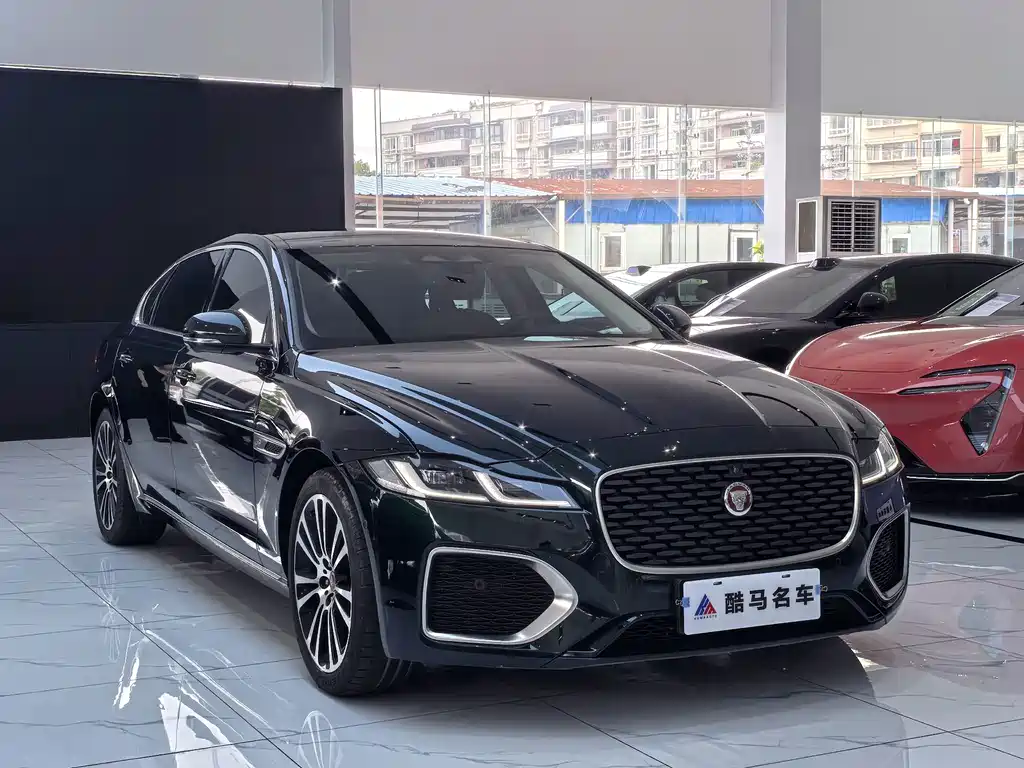 Jaguar XFL — миниатюра 3