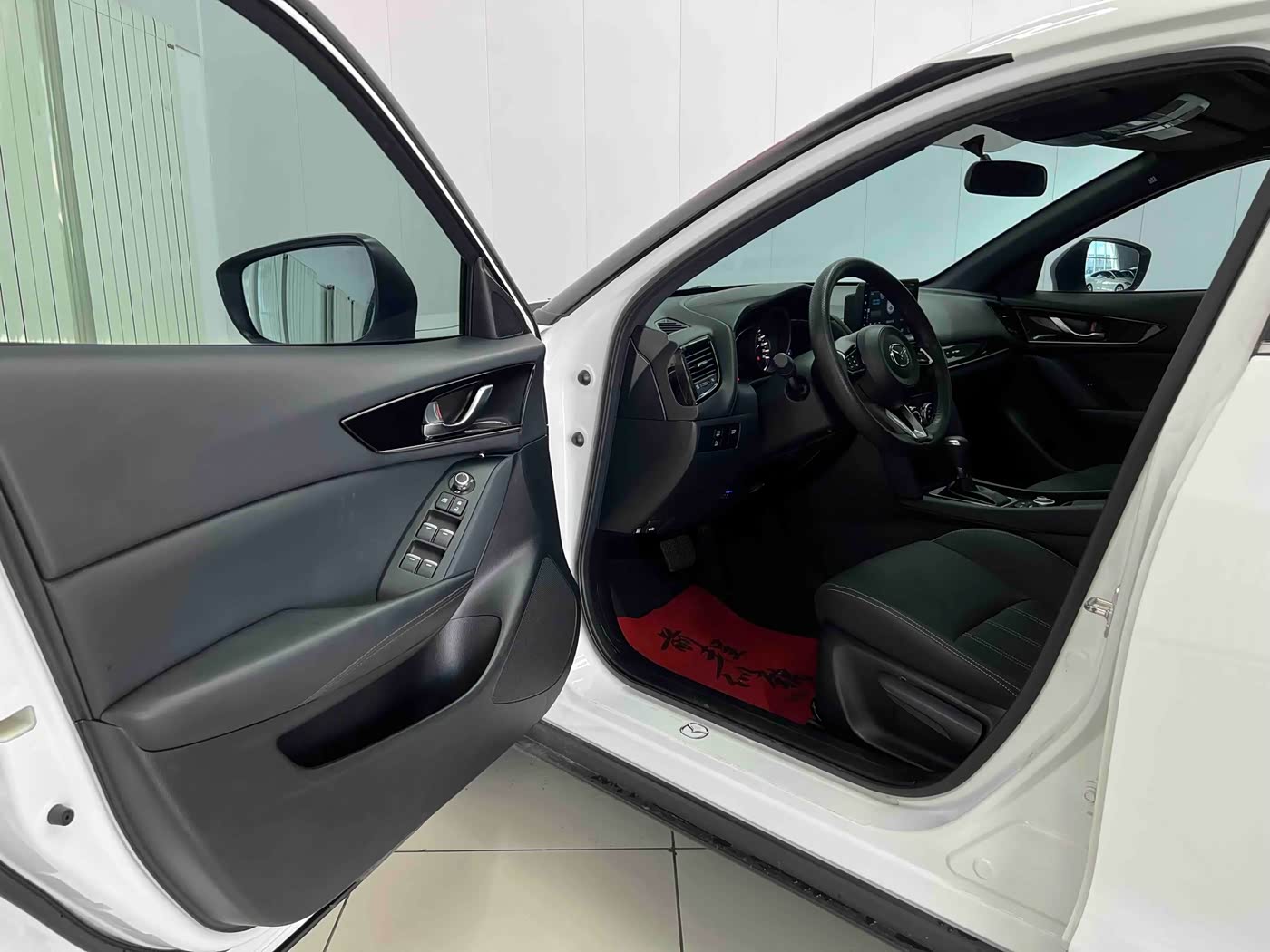Mazda CX-4 2.0 л 2023 г. Белый, пробег 22000 км