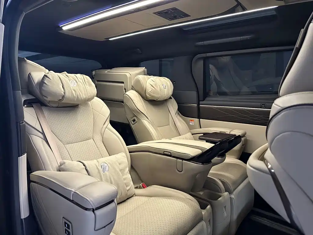 Toyota Alphard — миниатюра 22