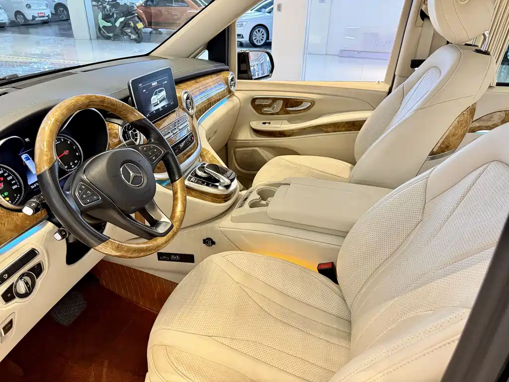 Mercedes-Benz V-Class V 2018 V 260 L Luxury Long Wheelbase VI
