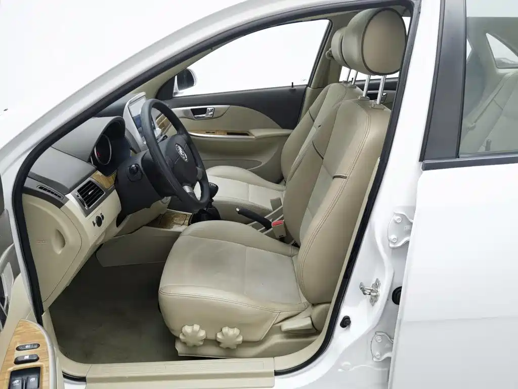 Buick Excelle — миниатюра 10