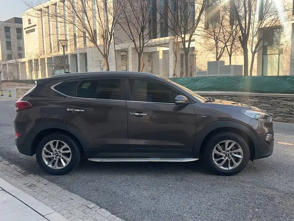 HYUNDAI TUCSON