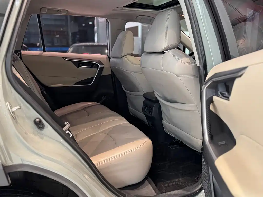 Toyota RAV4 — миниатюра 17