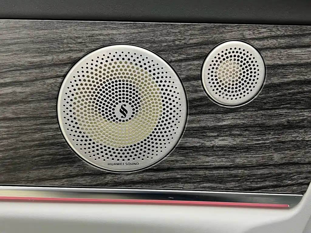 AITO ASK THE WORLD M9