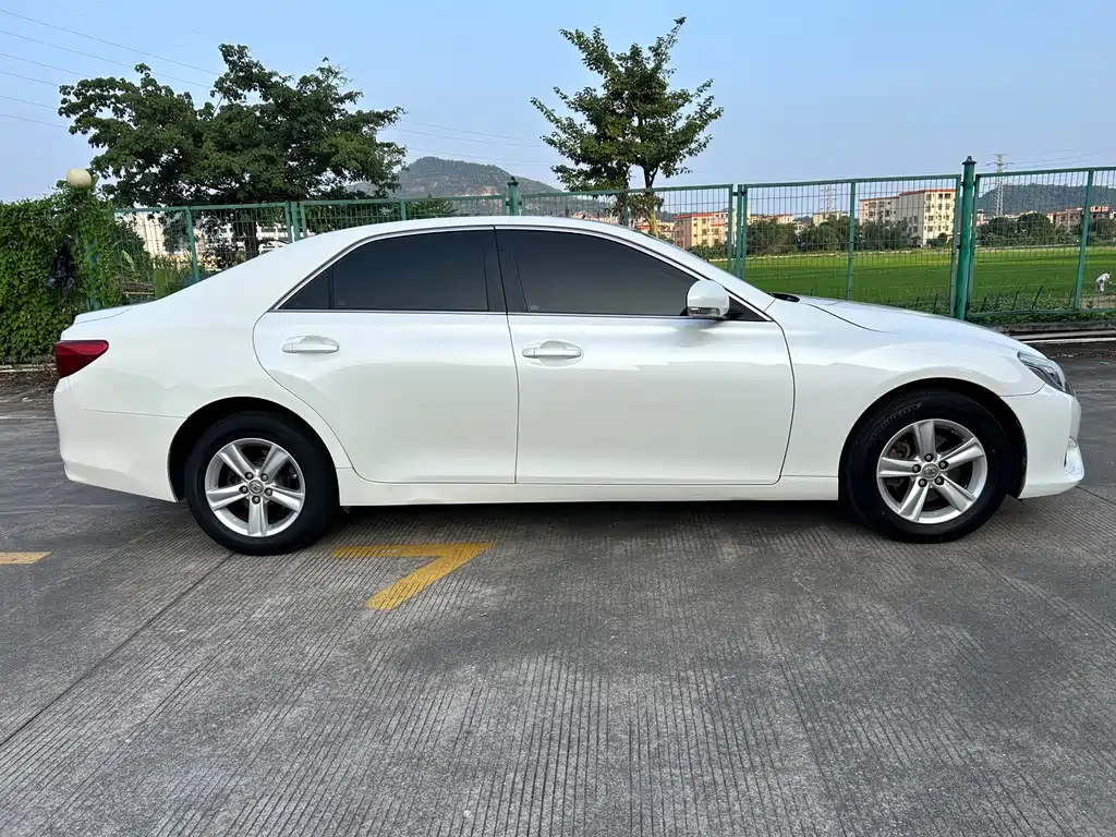 Toyota Reiz — миниатюра 5
