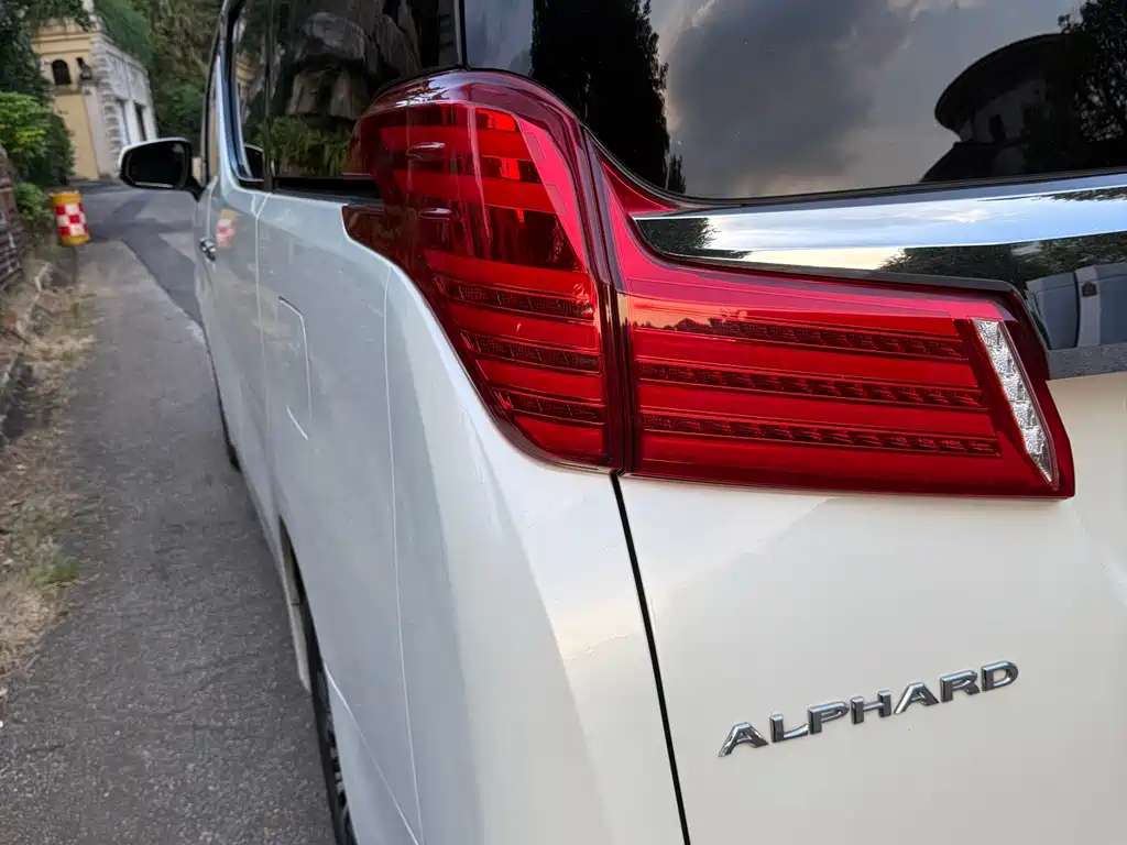 Toyota Alphard 2015 3.5L Luxury