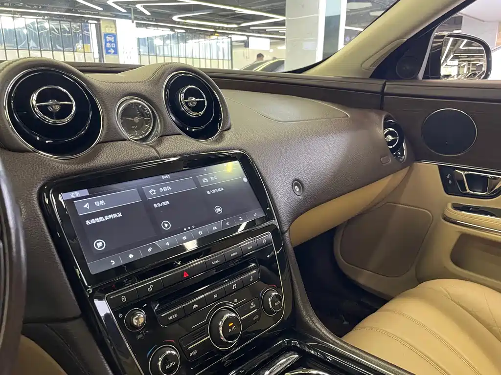 Jaguar XJ — миниатюра 14