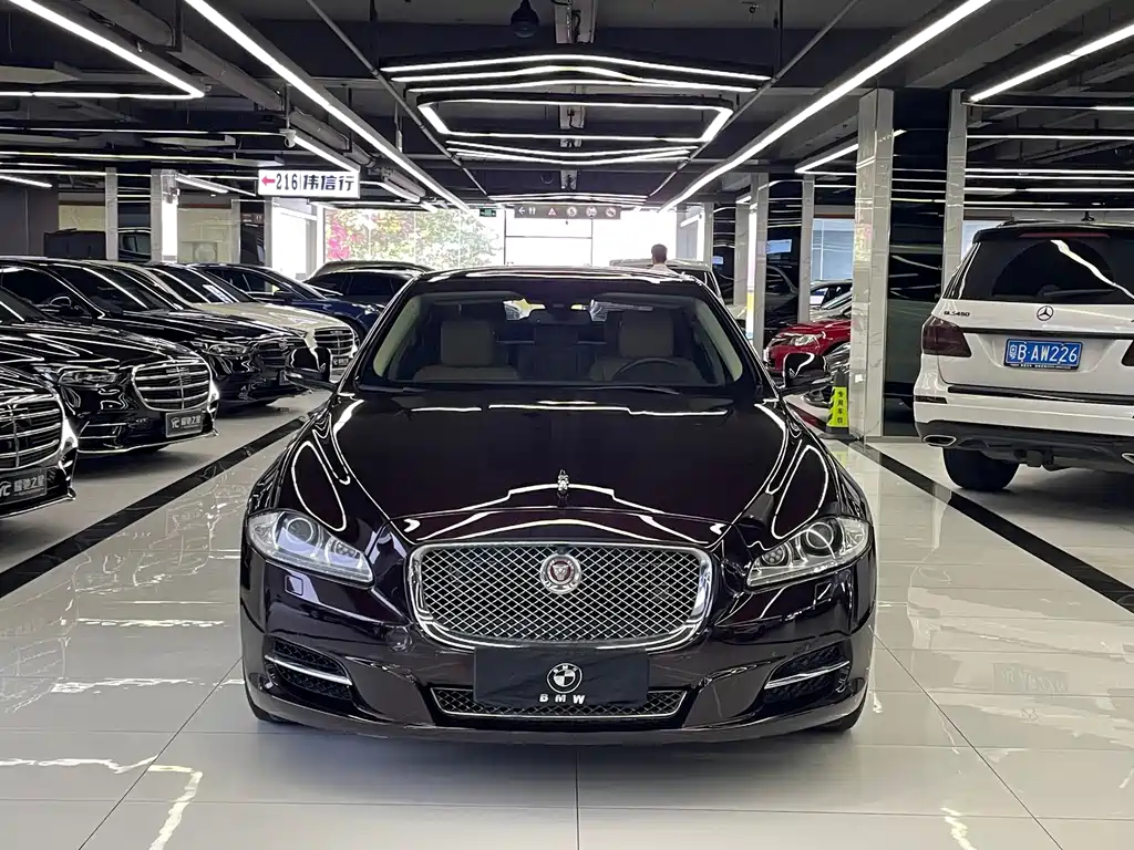 Jaguar XJ — миниатюра 2
