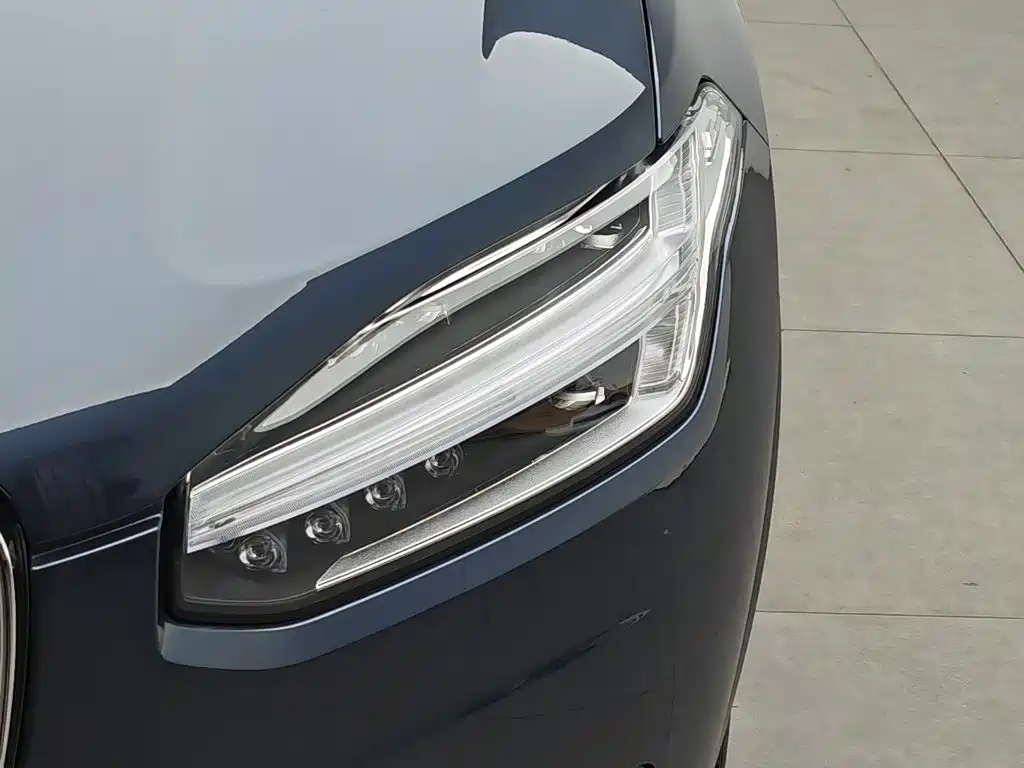 Volvo XC90 2022 B6 Luxury 7 мест