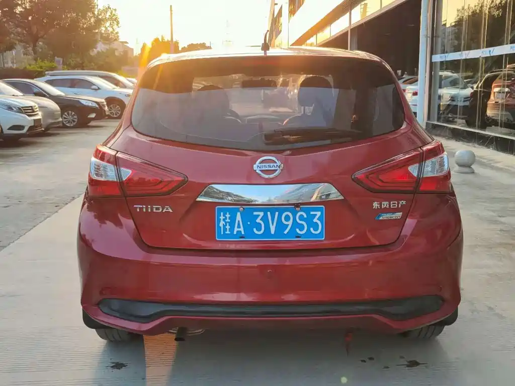 Nissan Tiida — миниатюра 5