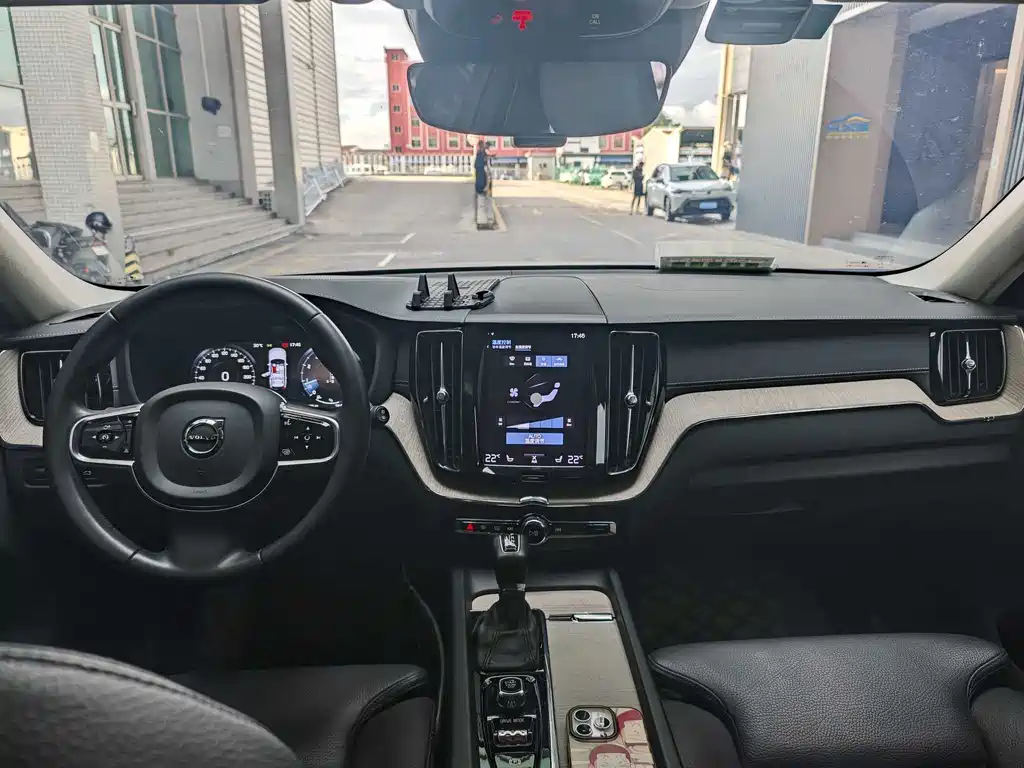 Volvo XC60 — миниатюра 10