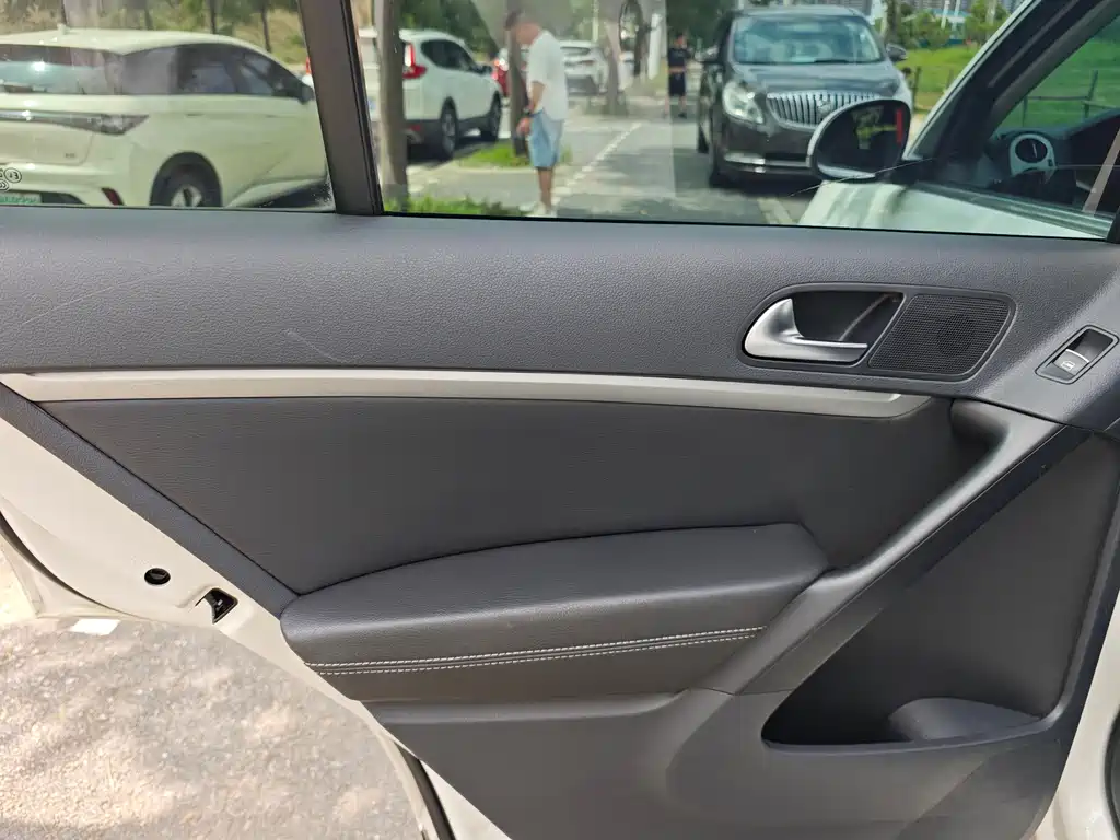 Volkswagen Tiguan 2016 300TSI AT Luxury