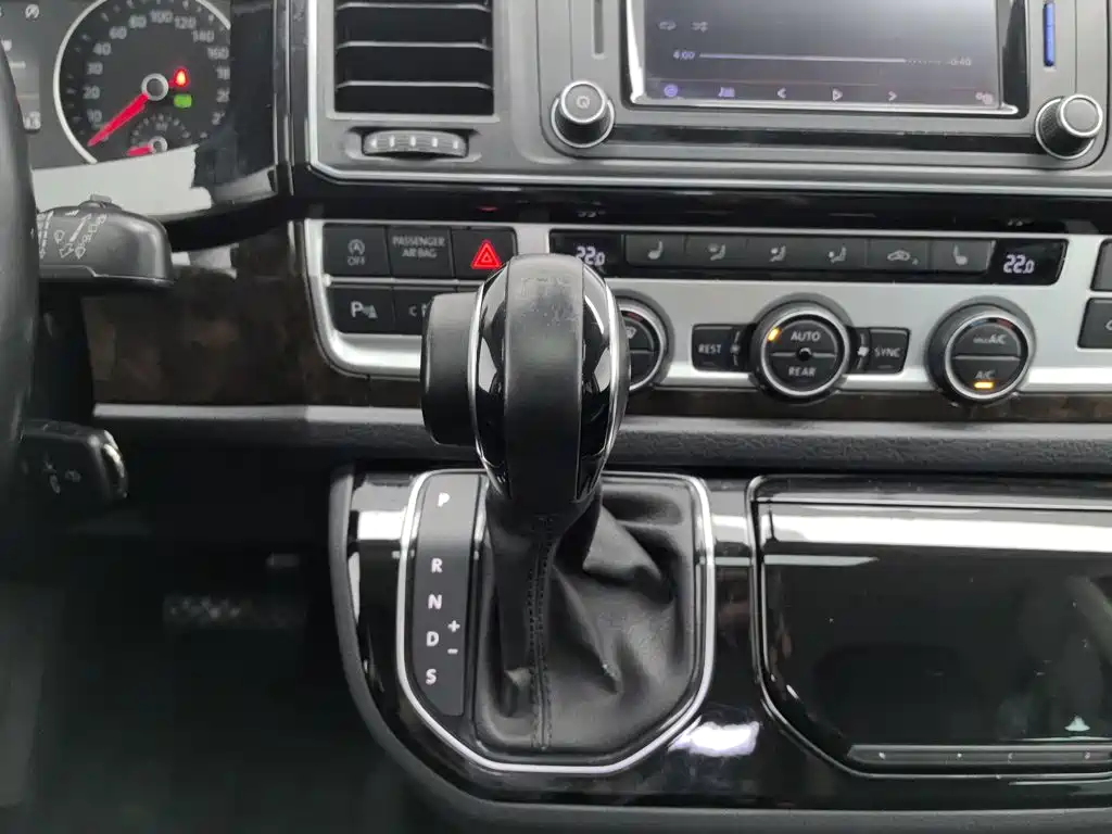 Volkswagen Multivan — миниатюра 13