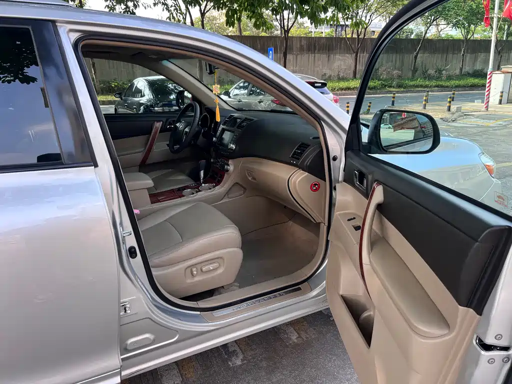Toyota Highlander 2009 2.7L 7 мест