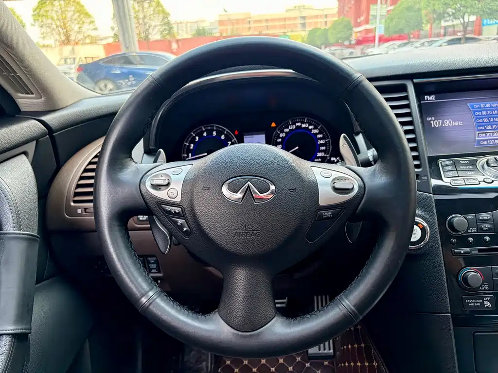 Infiniti QX70 — миниатюра 5