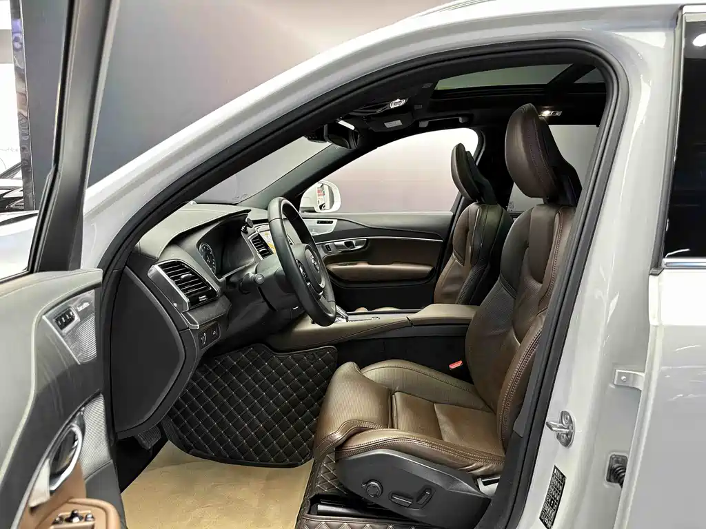 Volvo XC90 2022 B6 Luxury 7 мест