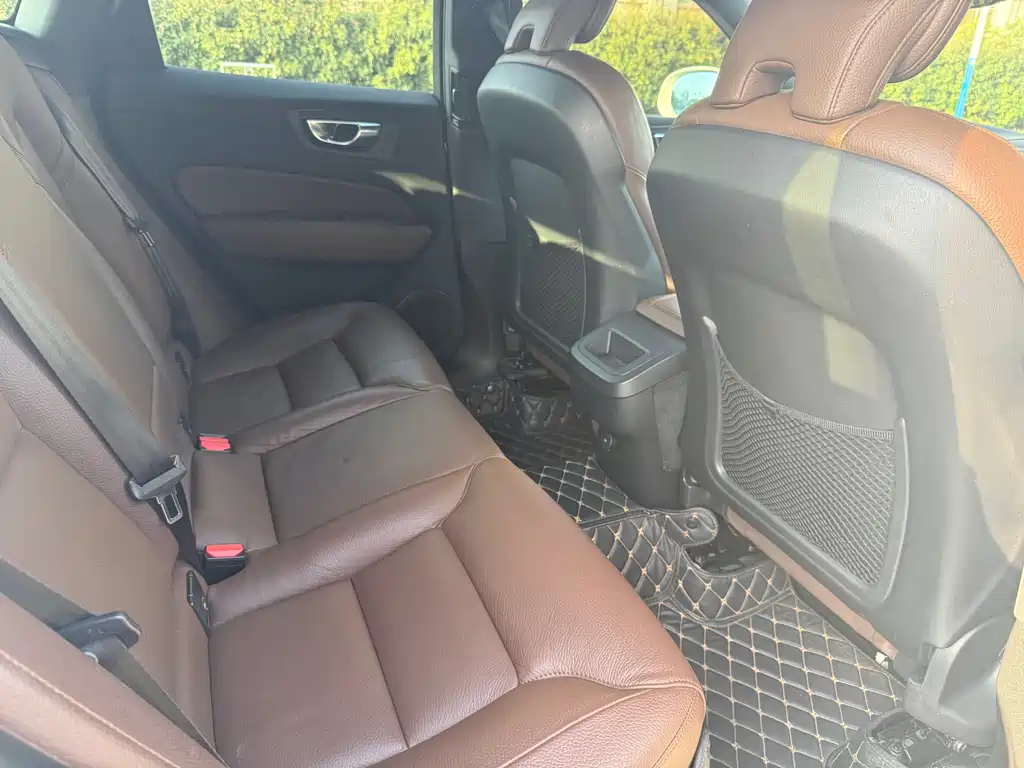 Volvo XC60 2023 B5 Luxury