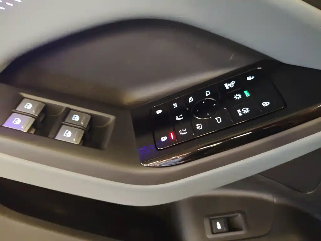 Audi Q6L e-tron — миниатюра 21