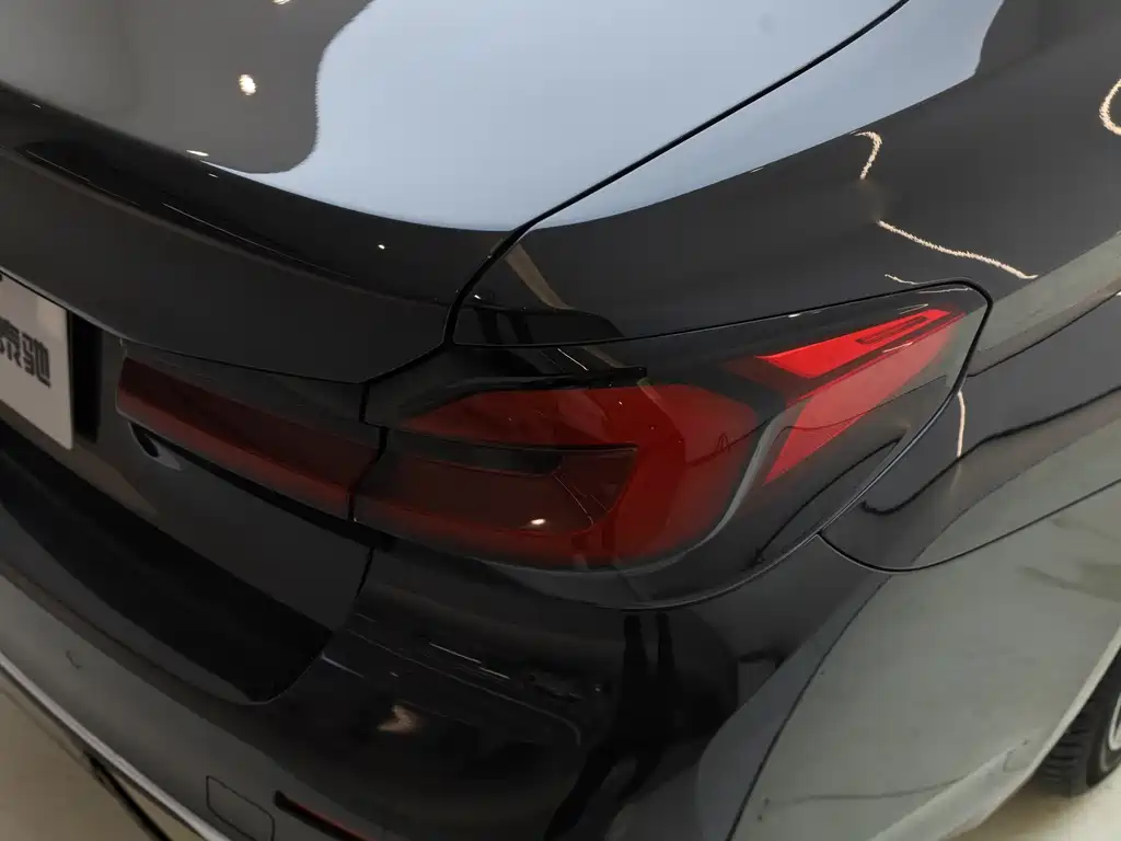 BMW 5 Series — миниатюра 15
