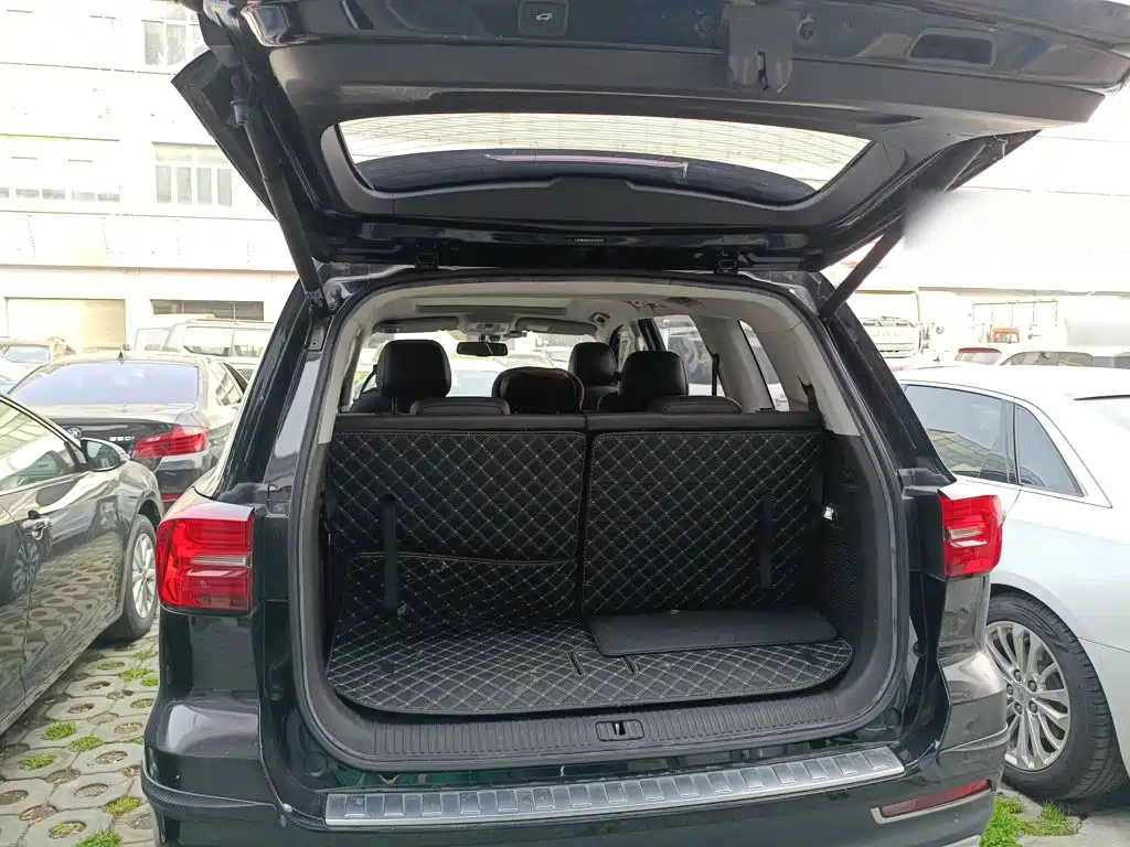Roewe RX8 — миниатюра 5