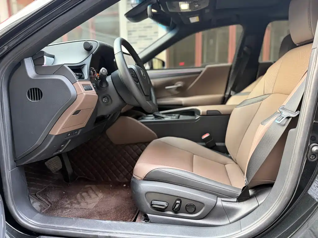 Lexus ES 2025 200 Premium