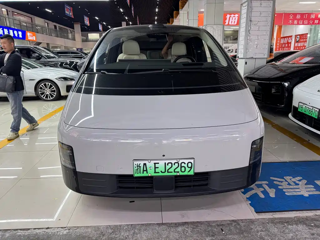 Li Auto Li MEGA — миниатюра 2