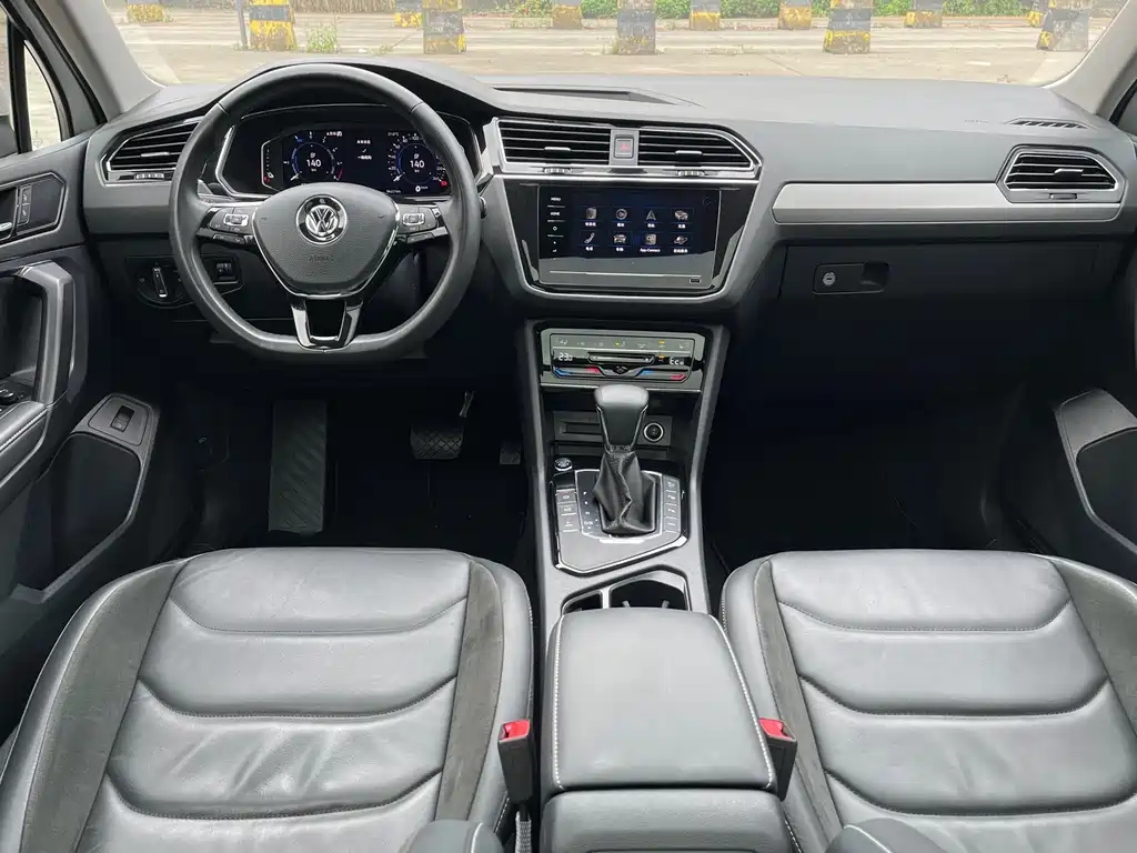 Volkswagen Tiguan L PHEV — миниатюра 15