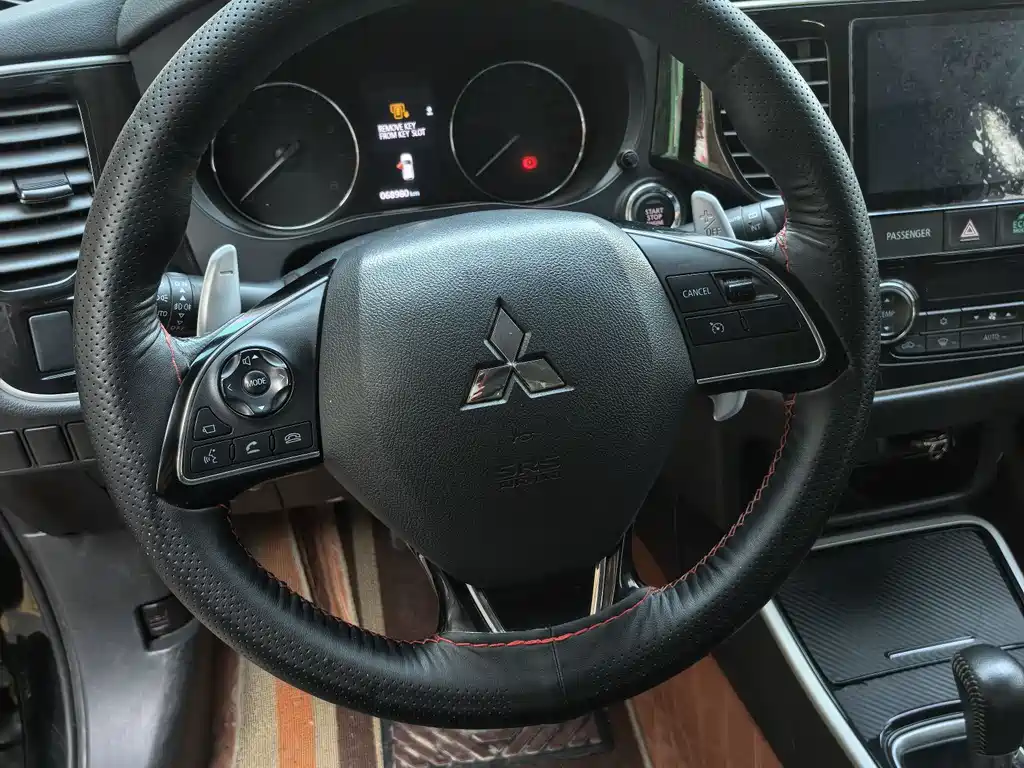 MITSUBISHI OUTLANDER