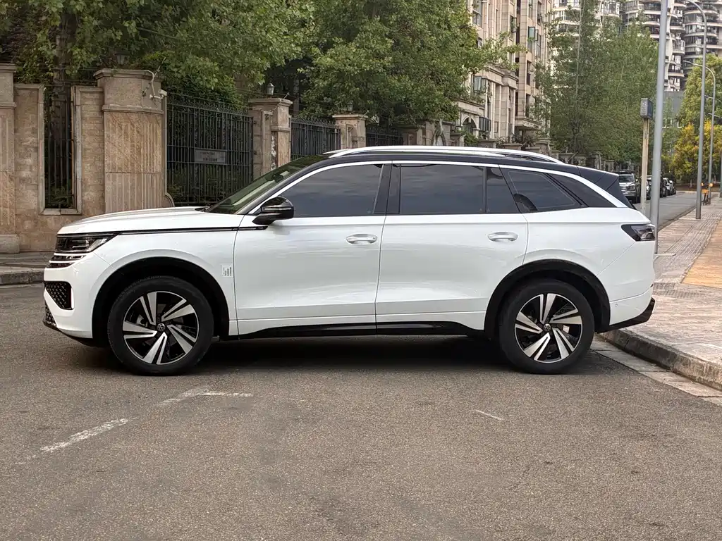 Volkswagen Tavendor 2023 380TSI R-Line