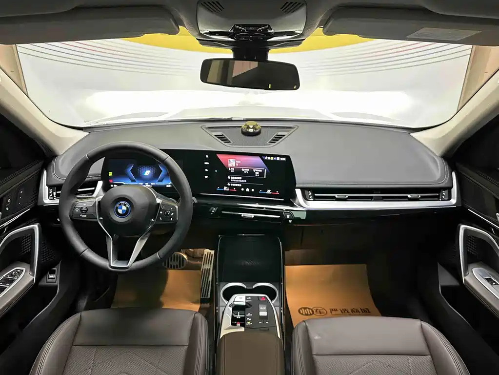 BMW iX1 — миниатюра 8