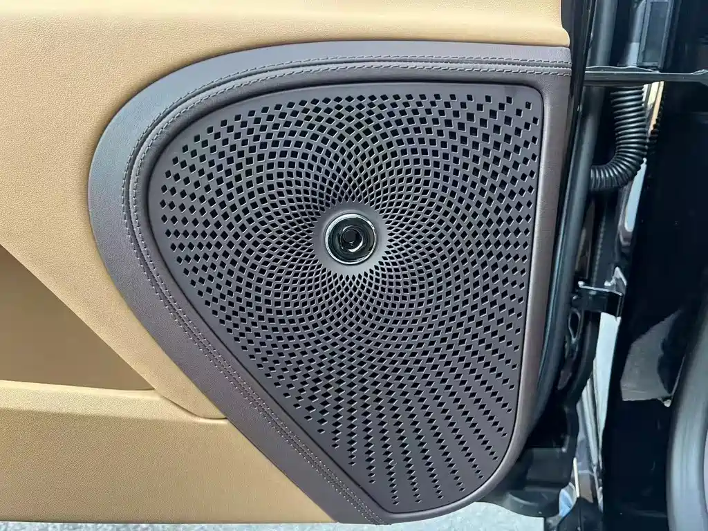 Bentley Flying Spur — миниатюра 8
