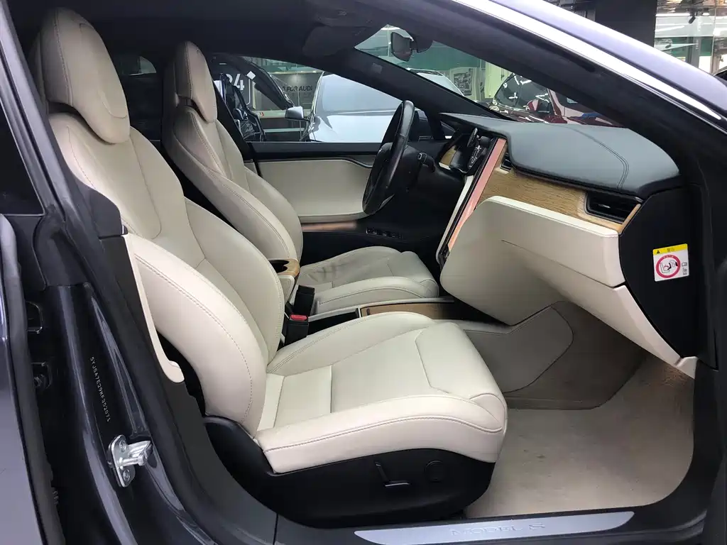 Tesla Model S — миниатюра 12