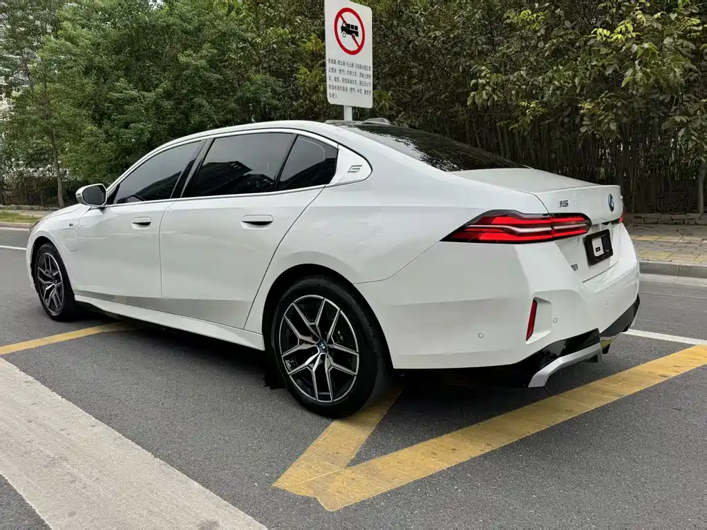 BMW i5 — миниатюра 7