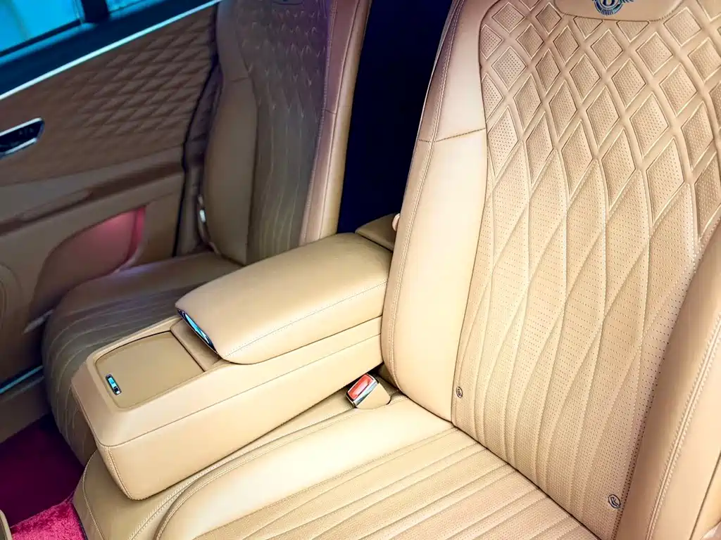 Bentley Flying Spur PHEV — миниатюра 18