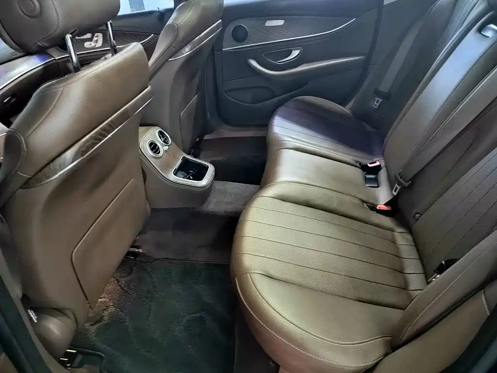 Mercedes-Benz E-Class — миниатюра 8