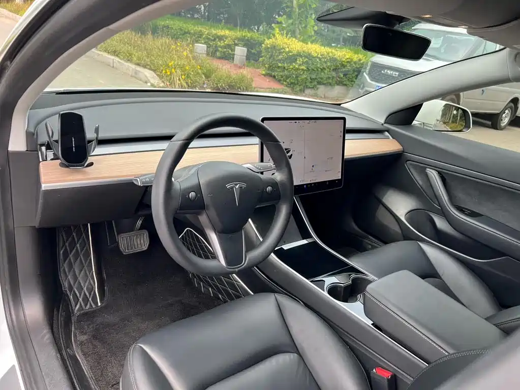 Tesla Model 3 — миниатюра 6