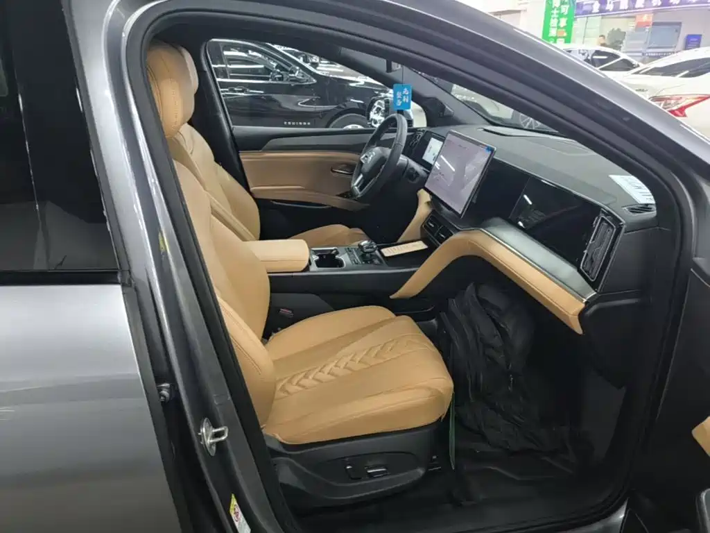 BYD L DM-i — миниатюра 25