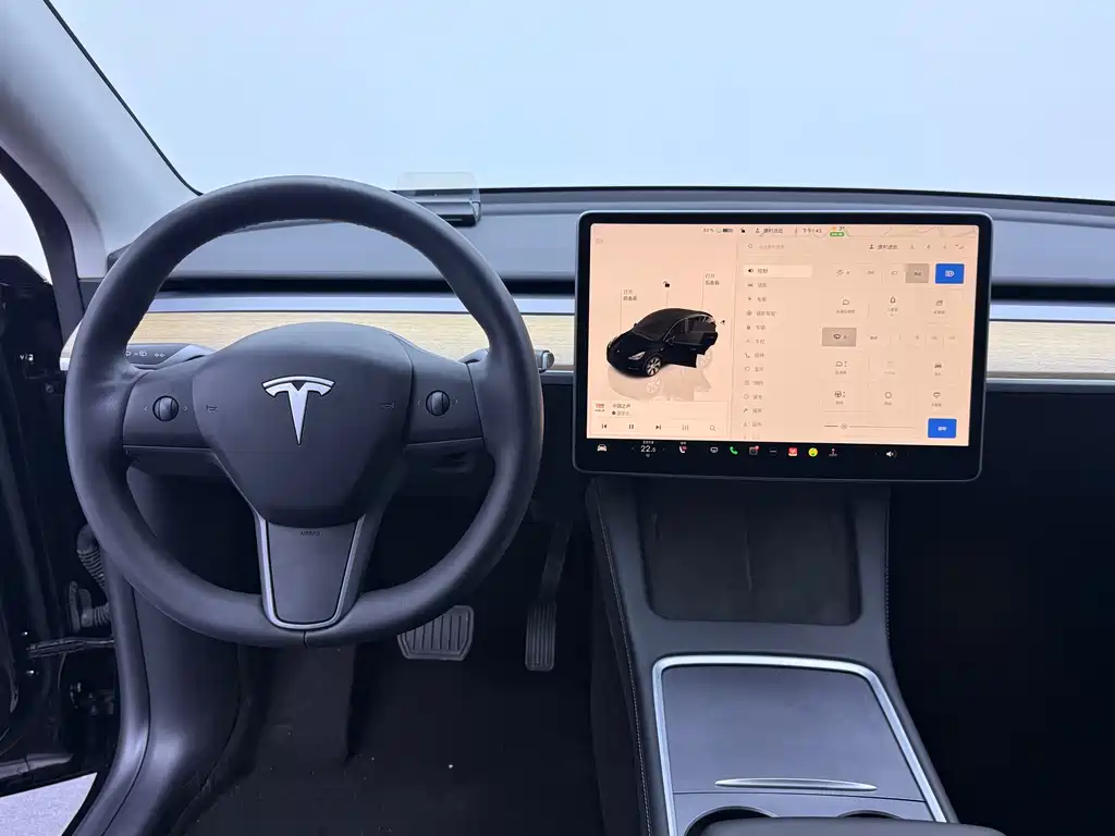 TESLA MODEL Y