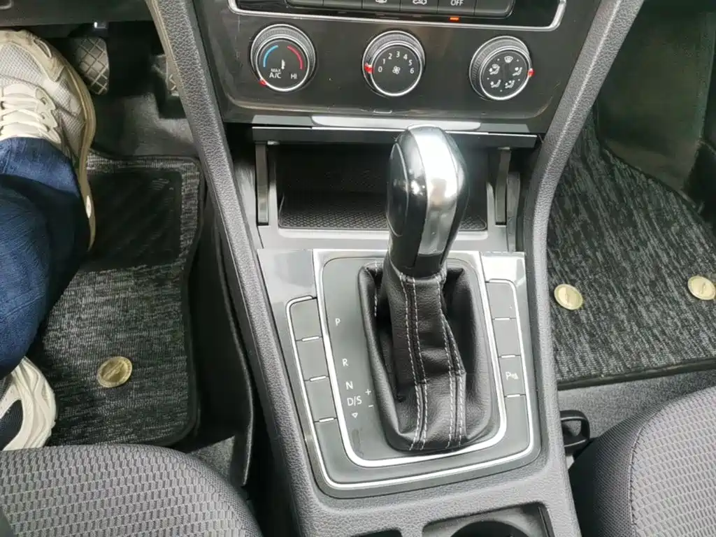 Volkswagen Golf — миниатюра 14